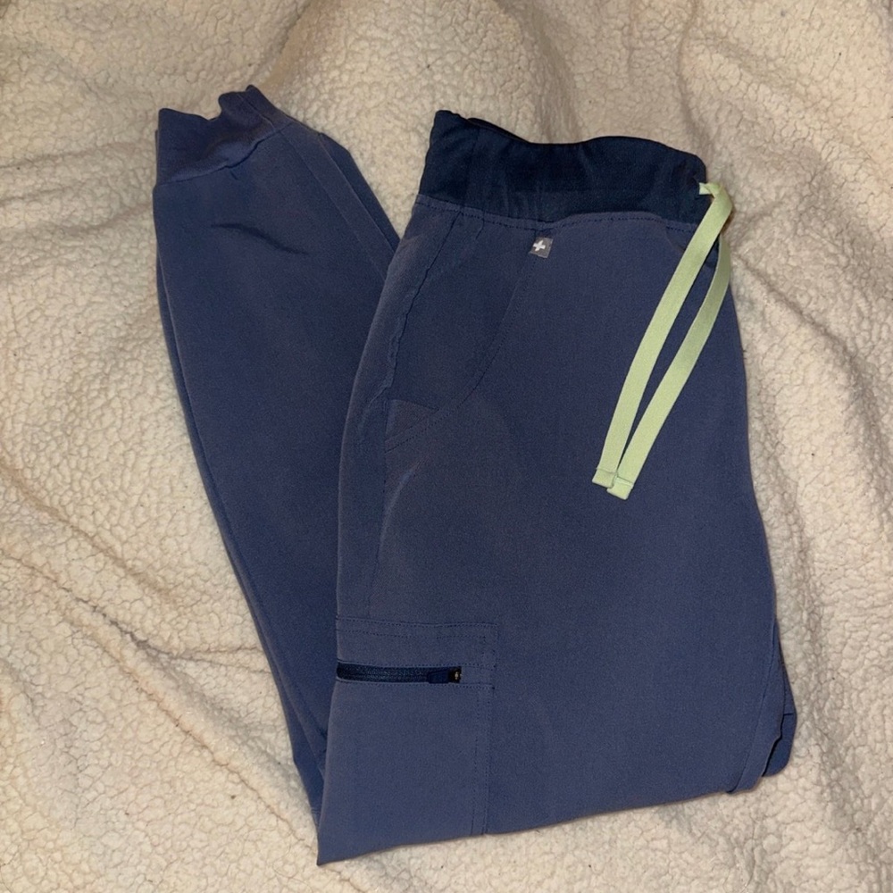 Figs women’s Zamora jogger in Space navy, size small